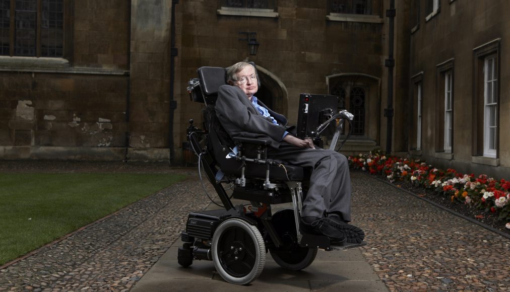 Stephen Hawking à Cambridge (2015) © CC FLICKR / CC / Lwp Kommunikáció