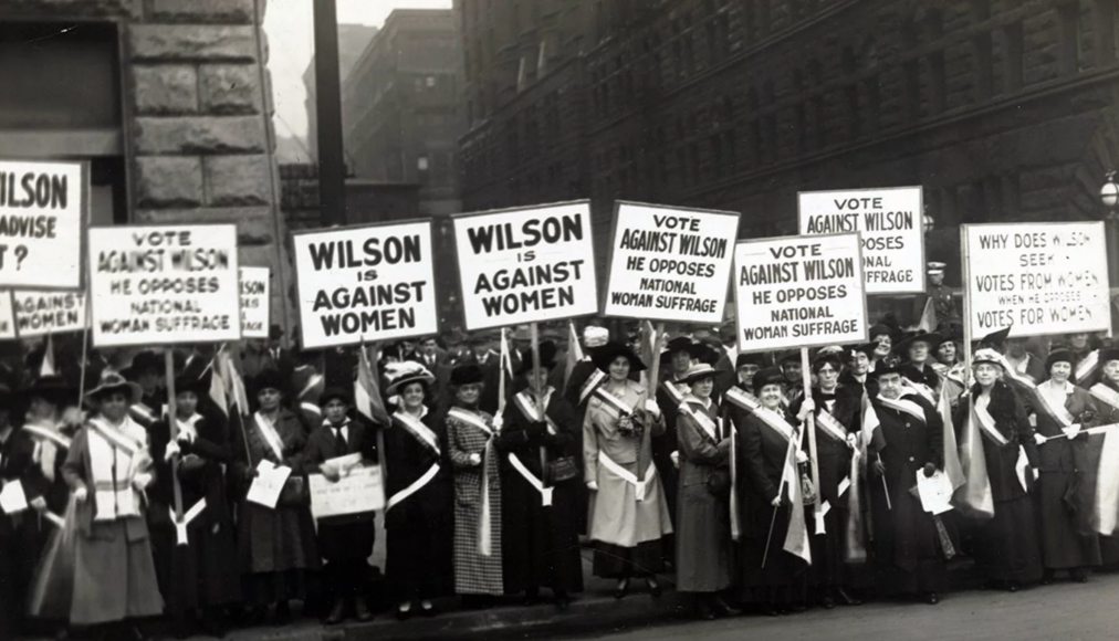 20 octobre 1916, des activistes amércains manifestent pour le suffrage féminin. / RNS