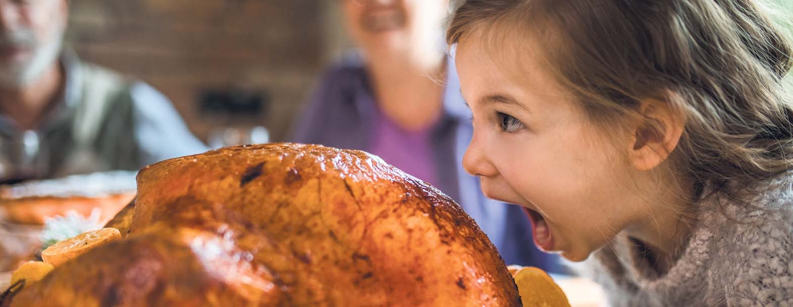 A Noël on se retrouve à table / @ iStock/skynesher