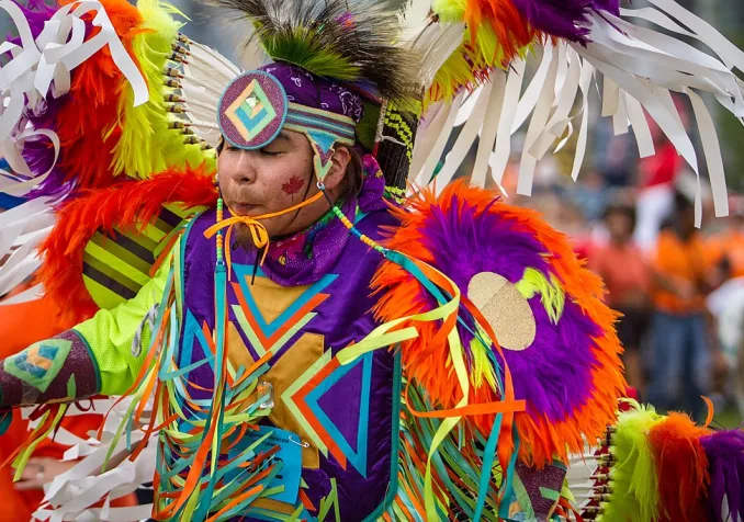 Les autochtones du Canada revendiquent leur place ©Dwayne Reilander, CC BY-SA 4.0 Wikimedia Commons