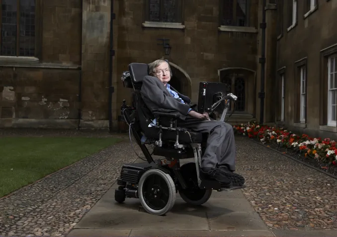 Stephen Hawking à Cambridge (2015) © CC FLICKR / CC / Lwp Kommunikáció