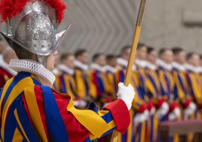 Les nouveaux gardes suisses du Pape prêtent serment au Vatican KEYSTONE - URS FLUEELER