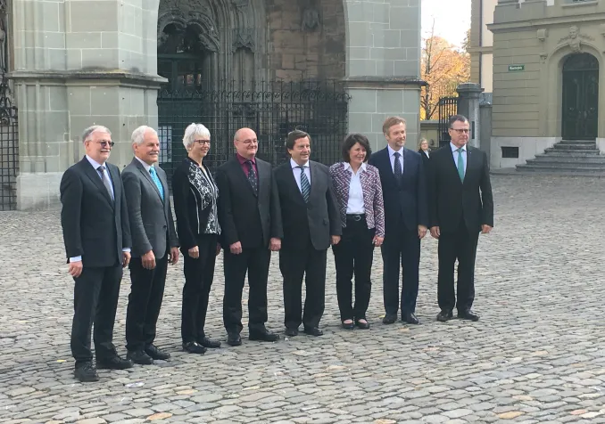 De gauche à droite: Jean-Marc Schmid, président du synode et les conseillers synodaux Ulrich Burkhalter, Claudia Hubacher, Philippe Kneubühler, Andreas Zeller (président), Judith Pörksen Roder, Iwan Schulthess, Roland Stach ©Marie Destraz / Protestinfo