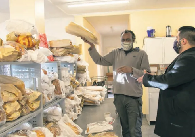 Collectif Partage a soutenu plus de 5000 personnes dans les montagnes neuchâteloises en distribuant des produits alimentaires. © Collectif Partage