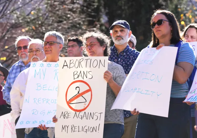 Un groupe de 100 rabbins manifestent pour le droit à l'avortement, le 9 novembre 2022. RNS