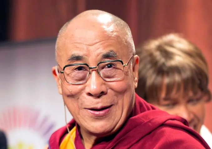 Le dalaï-lama en 2012 ©*christopher*, CC BY 2.0 Wikimedia Commons