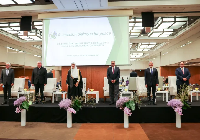 De g. à d. : Kjell Magne Bondevik, modérateur de la soirée et président du Oslo Center for Peace and Human Rights ; Ioan Sauca, secrétaire général ad interim COE ; Muhammad Bin Abulkarim Al-Issa, secrétaire général de la Ligue islamique mondiale ; Tedros Adhanom Ghebreyesus, directeur général de l’OMS ; Jagan Chapagain, secrétaire général de la Fédération internationale des Sociétés de la Croix-Rouge et du Croissant-Rouge et Aamir Javed Sheikh, président de la fondation Dialogue for Peace. DR