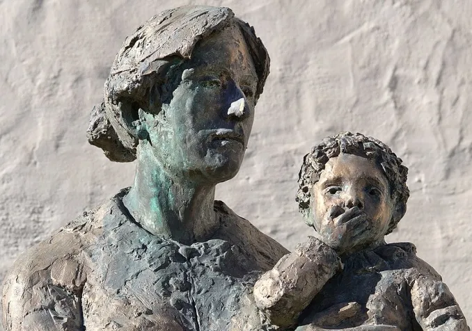 Dorothée de Flüe-Wyss (sculpture de Rolf Brem à Sachseln, 1991) ©Wikimedia Commons/Roland Zumbuehl/CC BY-SA 4.0