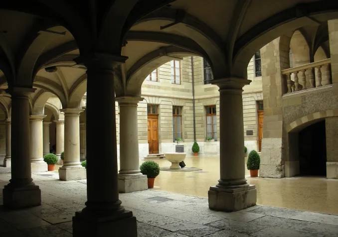 La cour de l'Hôtel de Ville de Genève où se déroulent les séances du Grand Conseil. © CC(by-sa) / Bart van Poll