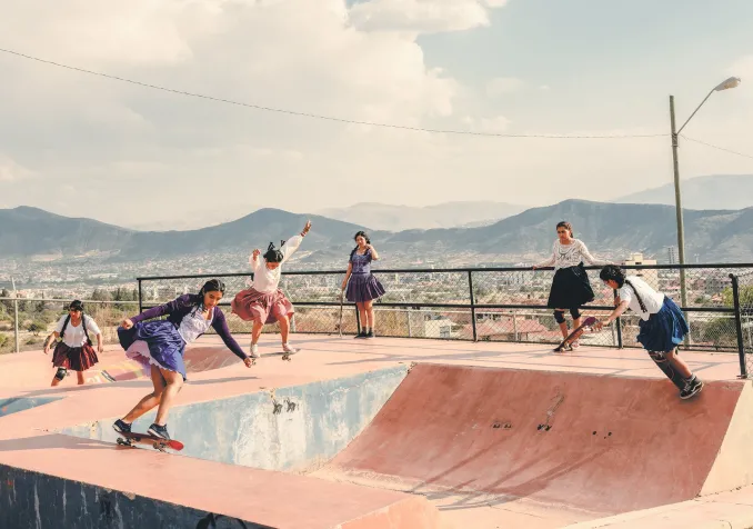 SENAC Skate Parc, Cochabamba, Bolivie. De la série Imilla (2021).  ©Luisa Dörr / Exposition Human.Kind. au Musée international de la Croix-Rouge et du Croissant-Rouge, Genève.