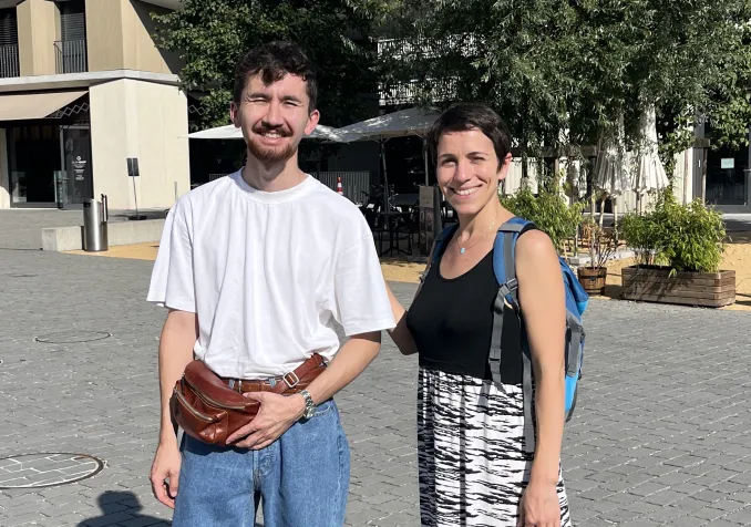 Jessica Da Silva en compagnie de Baber, Ouïghour de Suisse romande. ©RTSreligion