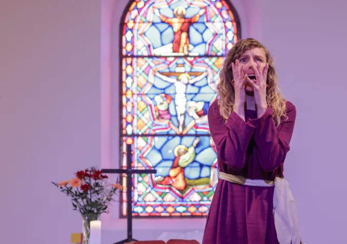 Clara Vienna incarne huit personnages féminins dans ce spectacle. © Alain Herzog