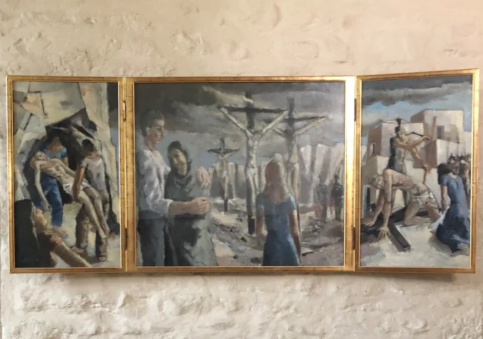 Le triptyque de La Passion est exposé dans le chœur de l’église de La Chiésaz à Saint-Légier. © Anne Vallelian