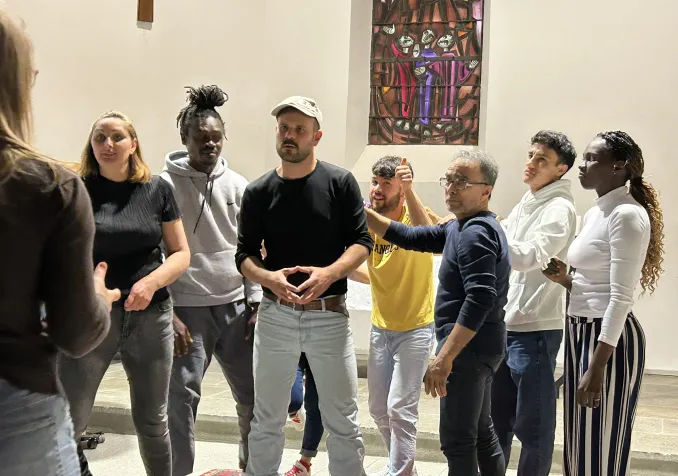 Agar et Ismaël, histoires d’exil: répétition dans le temple de Cully. © A. Colombini