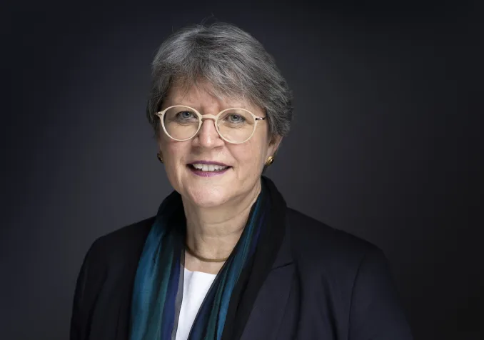 Entre éthique protestante et identité zurichoise, la présidente de l’Eglise évangélique réformée de Suisse Rita Famos réagit à la débâcle de la deuxième banque nationale.  Keystone