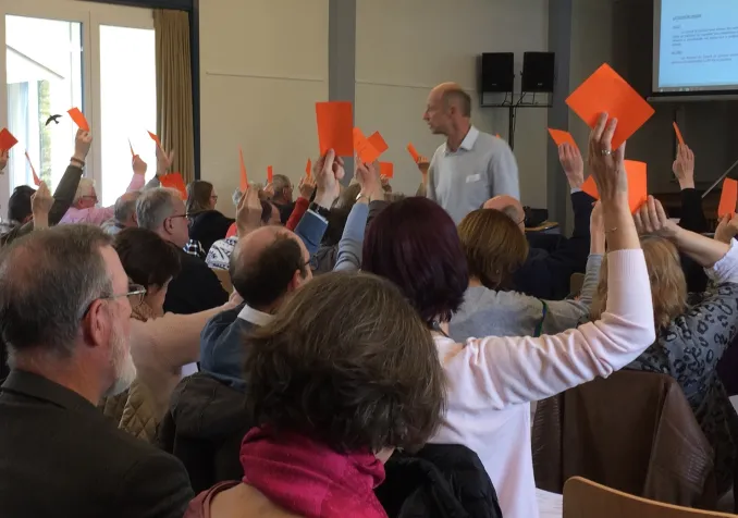 Les délégués réunis à Sierre LV