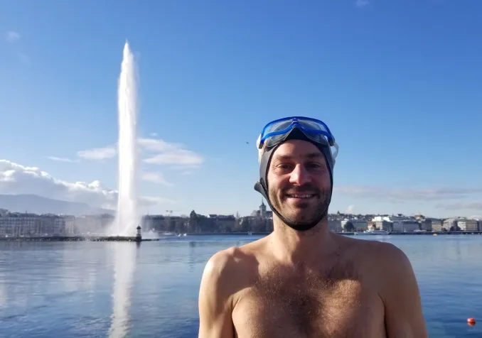 Luc Berthoud, adepte de la nage en eau froide ©Christine Mo Costabella/RTSreligion