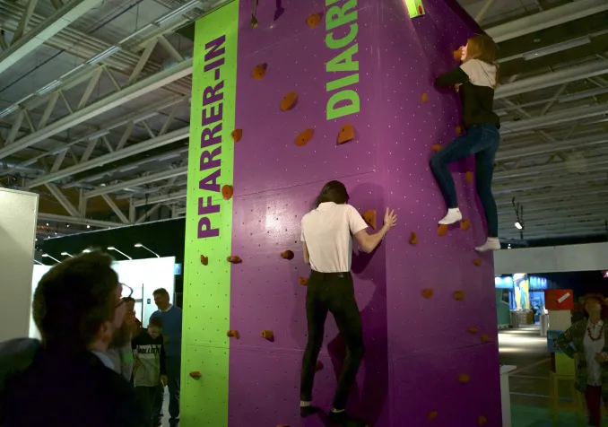 Le clocher de l'EERF est visible de loin au salon Start! ©Max Idje