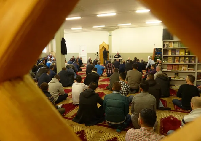 La prière du vendredi soir au Centre islamique albanais de Chavannes-près-Renens © Aline Jaccottet