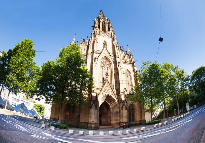 L'église Sainte-Elisabeth à Bâle. @iStock/SerrNovik