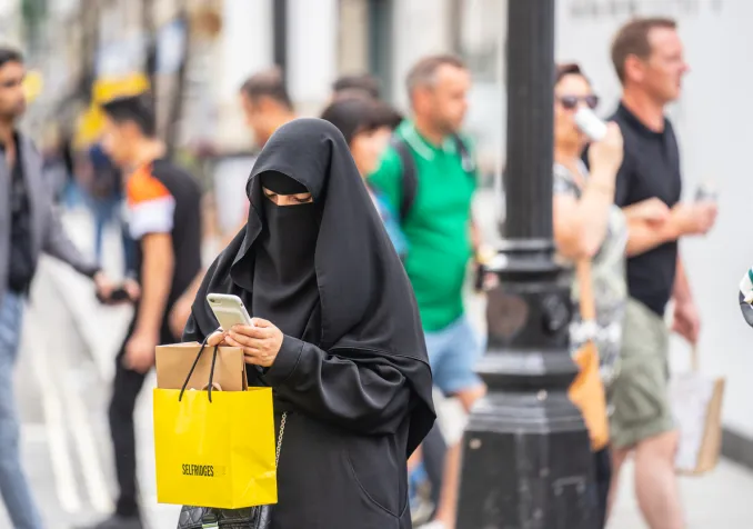 En Suisse, une femme en burqa sera amendable ©iStock/Powerofflowers
