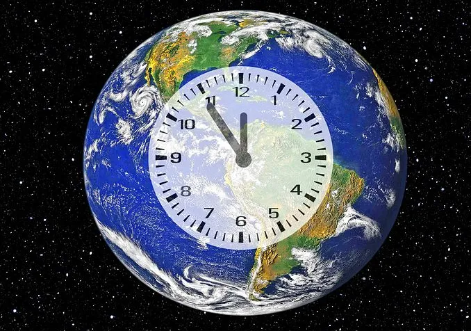 Les horloges des clochers des paroisses suisses ont été immobilisés à midi moins cinq pour soutenir le mouvement pour le climat. ©Pixabay