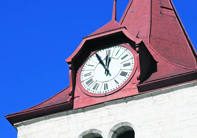 Faire sonner ses cloches ou immobiliser les aiguilles de ses horloges sur midi moins cinq, pour symboliser l’urgence climatique. Une action suivie par 212 églises au moins, de Saint-Gall à Montreux, le 28 septembre dernier à l’initiative de diverses organisations membres de l’Alliance climatique, qui réunit 80 organisations pour une politique climatique durable. www.alliance-climatique.ch © P. Bohrer