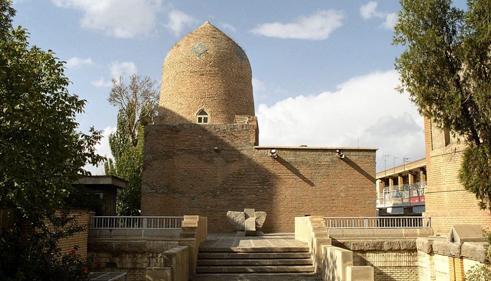  Mausolée de la reine Esther et de son oncle Mordechaï, à Hamedan, l&#039;un des centres de pèlerinage juif les plus importants en Iran. / ©Philippe Chavin (Simorg), CC BY-SA 3.0, Wikimedia Commons