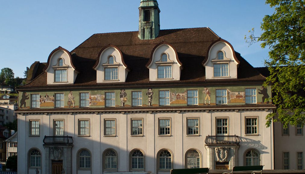 Siège du Conseil cantonal d'Appenzell Rhodes-Extérieures à Herisau Siège du Conseil cantonal d'Appenzell Rhodes-Extérieures à Herisau / ©Roland Zumbuehl, CC BY-SA 3.0 Wikimedia Commons