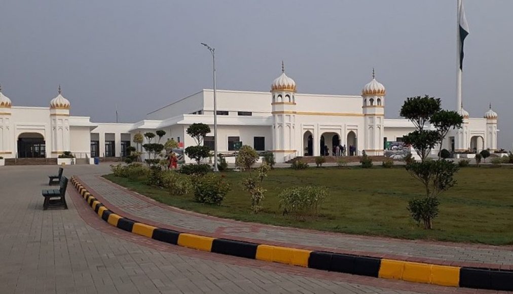 Le terminal d&#039;immigration du Corridor de Kartarpour, côté pakistanais / ©Guglani, CC BY-SA 4.0 Wikimedia Commons