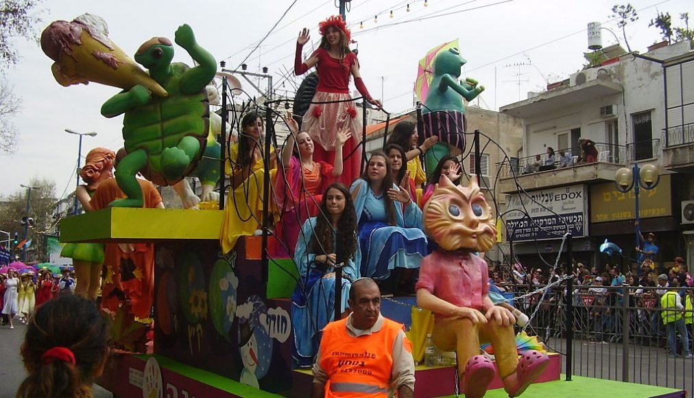 Religieux et laïcs ont fêté Pourim en Israël en dépit de la pandémie / ©צילום:ד&quot;ר אבישי טייכר, CC BY 2.5 via Wikimedia Commons