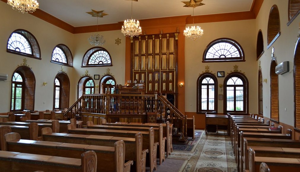 Intérieur de la synagogue des Six Domes à Quba, Azerbaïdjan / ©Pinkfloyd1990, CC BY-SA 4.0 Wikimedia Commons