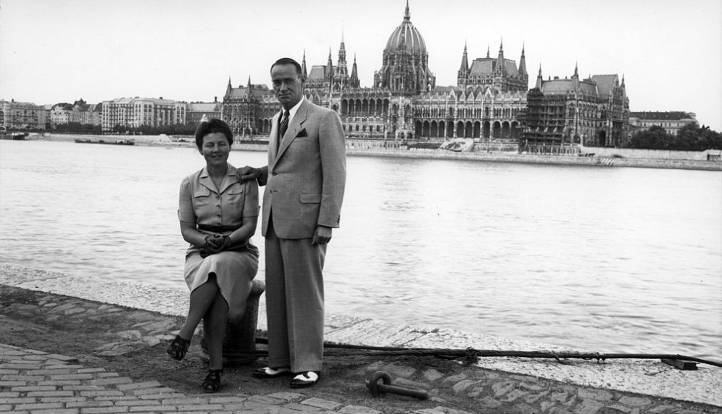 Gertrud et Carl Lutz à Budapest en 1943 / ©Archiv für Zeitgeschichte ETH Zürich/Agnes Hirschi/CC BY-SA 3.0