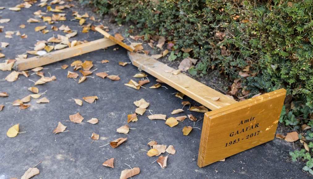 Une vue sur le carre musulman vandalisé le samedi 14 octobre 2017 au cimetière du Bois-de-Vaux a Lausanne. © KEYSTONE/Jean-Christophe Bott Une vue sur le carre musulman vandalisé le samedi 14 octobre 2017 au cimetière du Bois-de-Vaux a Lausanne. © KEYSTONE/Jean-Christophe Bott