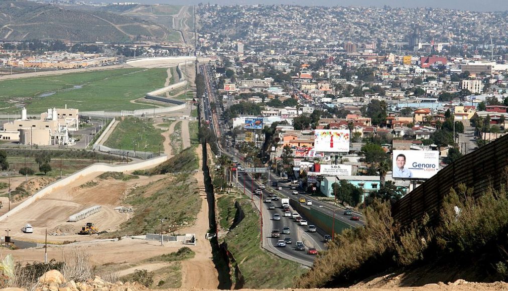 La frontière américano-mexicaine. A gauche, San Diego, et à droite, Tijuana. / © Wikimedia Commons/PD/Sgt 1st Class Gordon Hyde