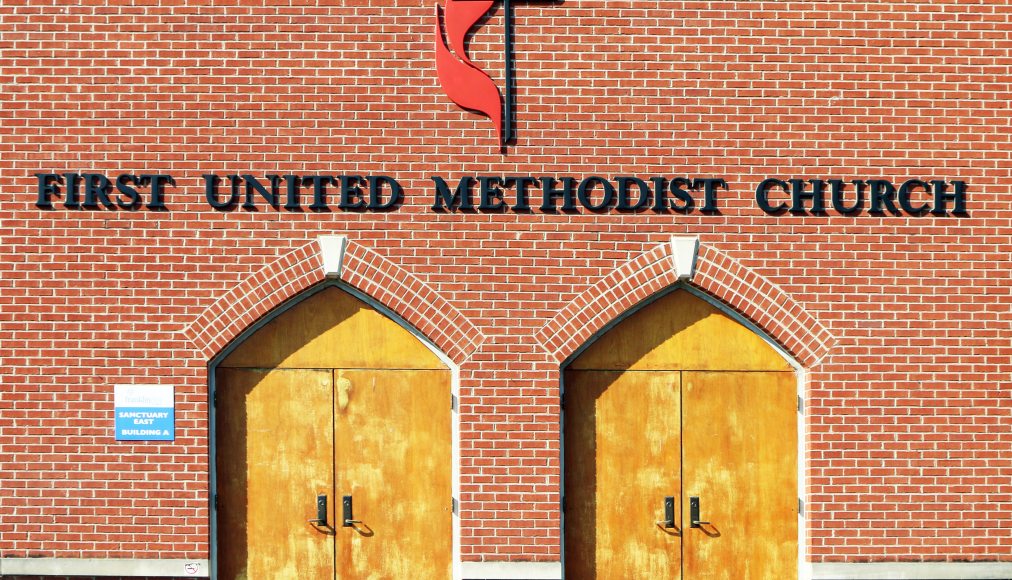 Entrée d'une église méthodiste de Franklin dans le Tennessee Entrée d'une église méthodiste de Franklin dans le Tennessee / ©iStock / TennesseePhotographer