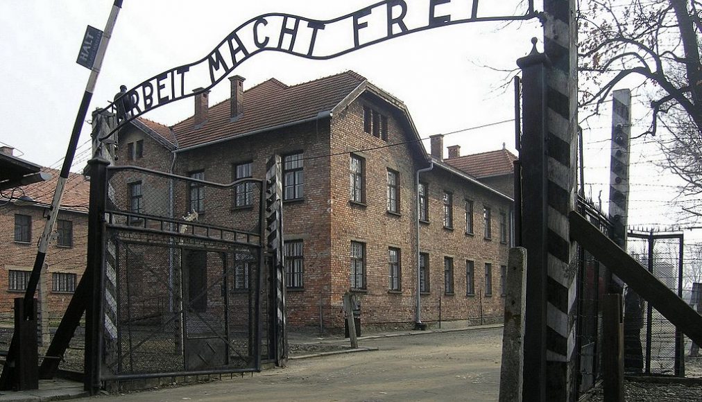 Entrée du camp d&#039;Auschwitz / © Wikimedia Commons/Dnalor 01/CC-BY-SA-3.0-AT