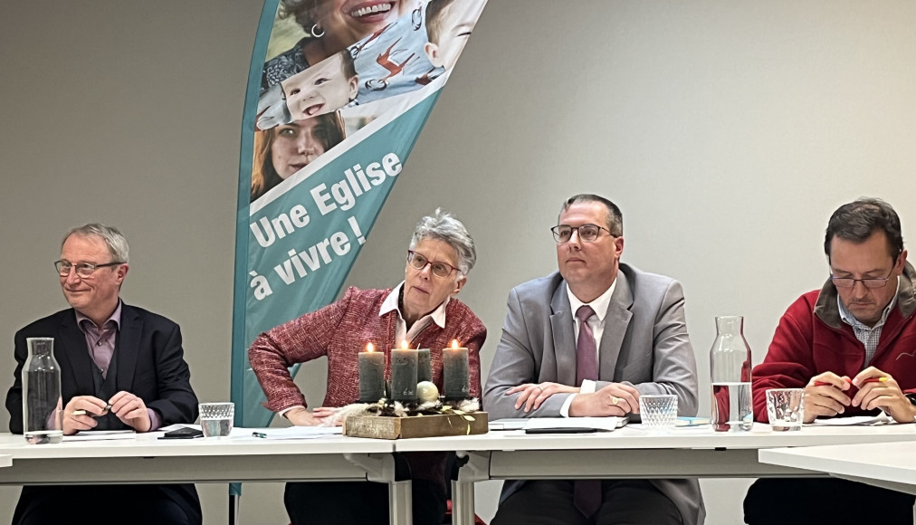 Jean-Baptiste Lipp, Marie-Claude Ischer, Vincent Guyaz, Emmanuel Jeger, Conseillers synodaux de l'EERV, en conférence de presse ce vendredi 16 novembre.