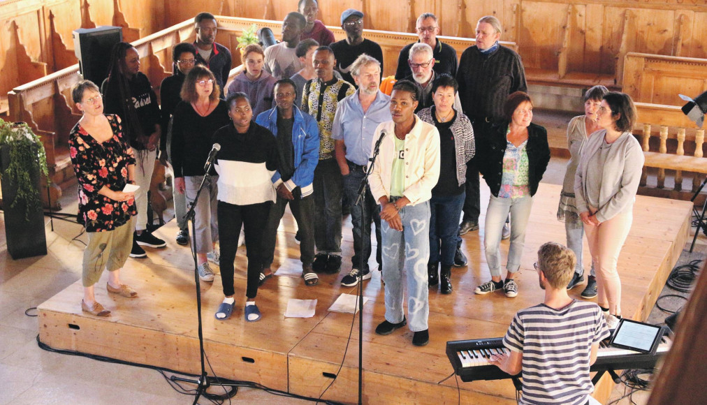 La choeur P’tit-Val Grand Coeur regroupe migrant·es et population du village. / © N. Hager