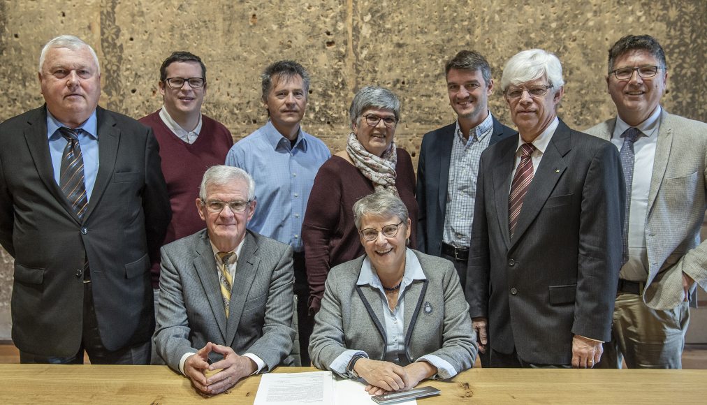 Signature au Château de Lausanne de la déclaration liminaire d&#039;engagement, le 9 avril 2019. / DR