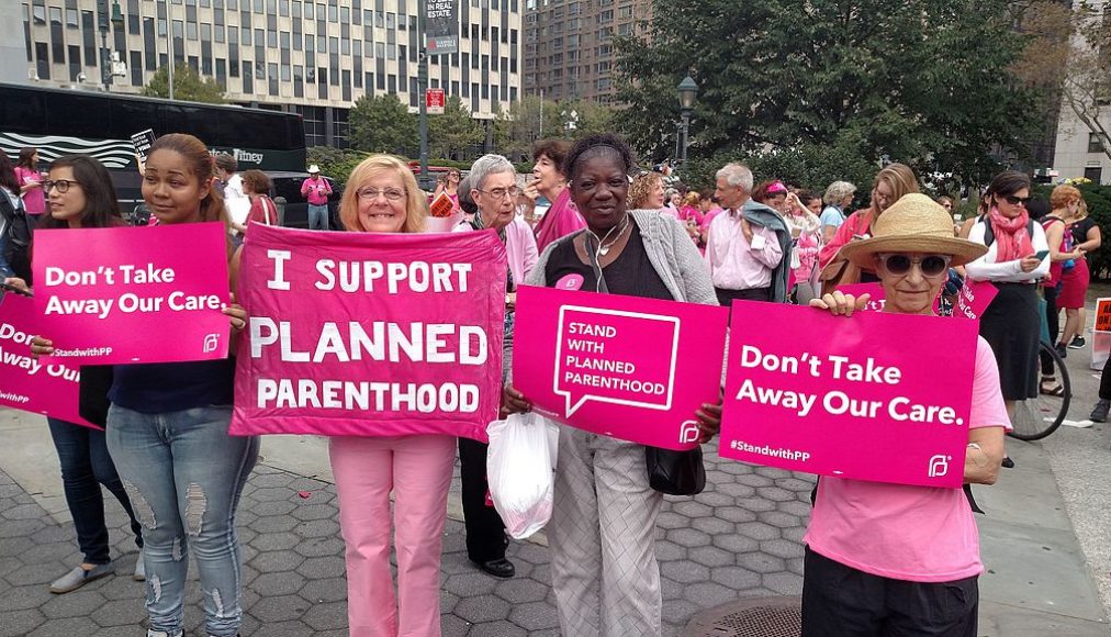 Manifestation en soutien du &quot;Planned Parenthood&quot; / ©Wikimedia Commons (The All-Nite Images / CC BY-SA 2.0)