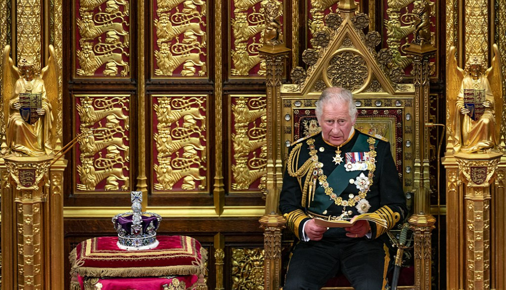 Le prince Charles prononce le discours de la reine lors de l&#039;ouverture du Parlement, le 10 mai 2022 / ©House of Lords 2022 / Annabel Moeller, CC BY 2.0 Wikimedia Commons