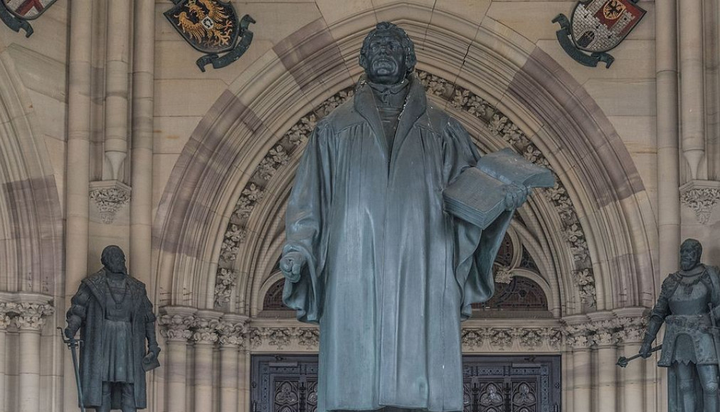 Statue de Luther dans l&#039;Eglise de la Commémoration dans la ville allemande de Spire / ©Tilman2007, CC BY-SA 4.0 Wikimedia Commons