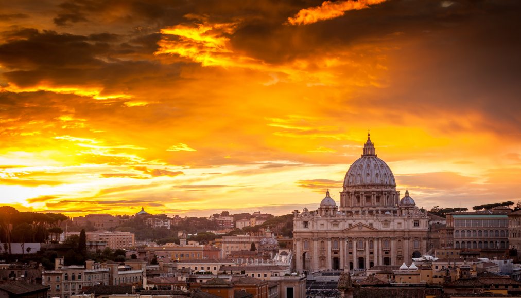 Vatican inquiet face à la loi anti-homophobie / IStock