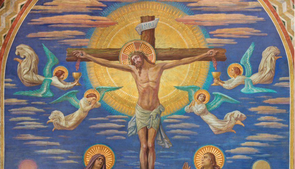 La fresque de la crucifixion à l&#039;église Herz Jesus (Berlin) de Friedrich Stummel et Karl Wenzel / IStock