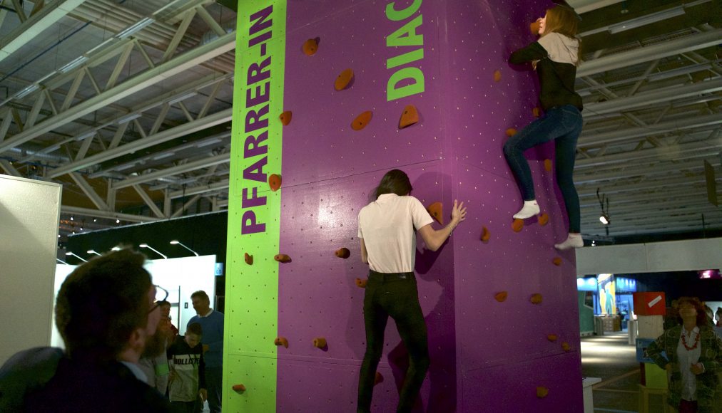 Le clocher de l'EERF est visible de loin au salon Start! ©Max Idje