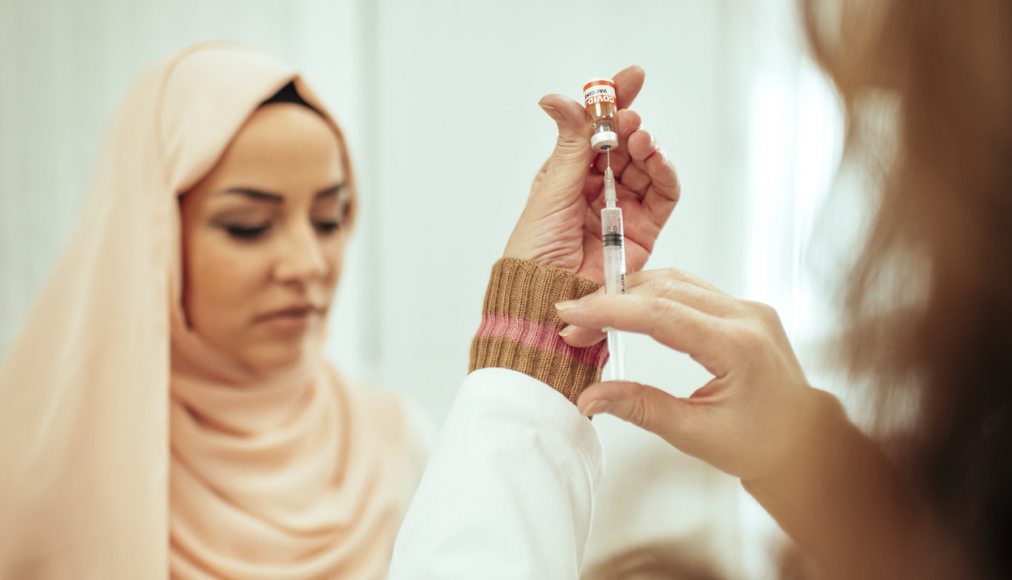 La vaccination est-elle compatible avec le ramadan? / ©iStock/Bogdan Kosanovic
