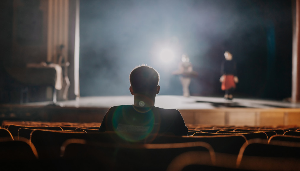 La troupe se produit sur de nombreuses scènes en Suisse romande et ailleurs. La troupe se produit sur de nombreuses scènes en Suisse romande et ailleurs. / ©SimonSkafar/iStock