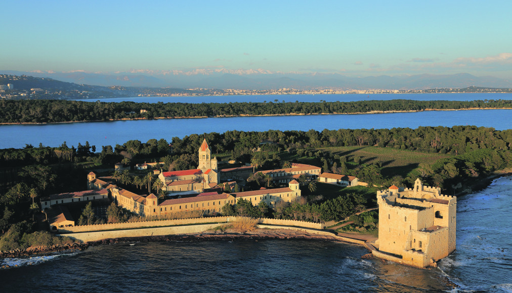 Plus ancien monastère insulaire d’Europe, avec seize siècles de vie monastique, Lérins et son cadre unique réunit un public très divers. Plus ancien monastère insulaire d’Europe, avec seize siècles de vie monastique, Lérins et son cadre unique réunit un public très divers. / ©DR