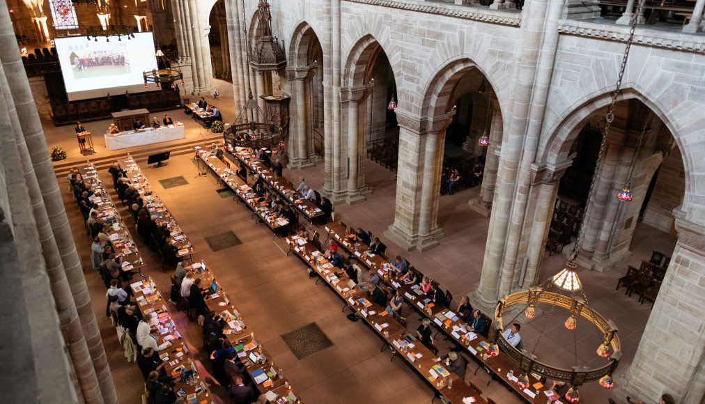 L’assemblée générale se rencontre dans la nef de la cathédrale de Bâle / ©CEPE